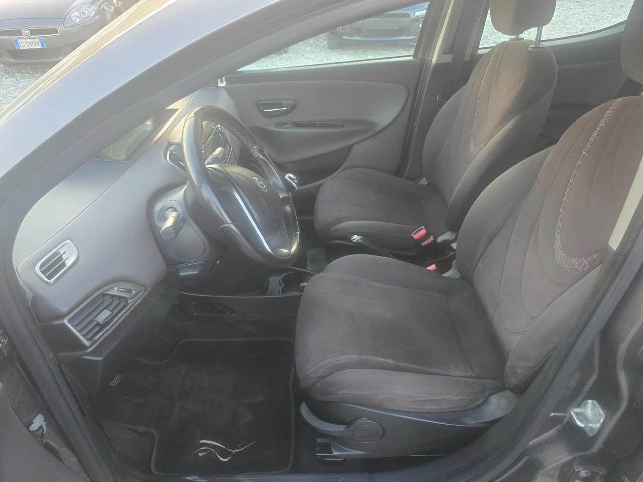 Lancia Ypsilon 1.2 69 CV 5 porte S&S Platinum