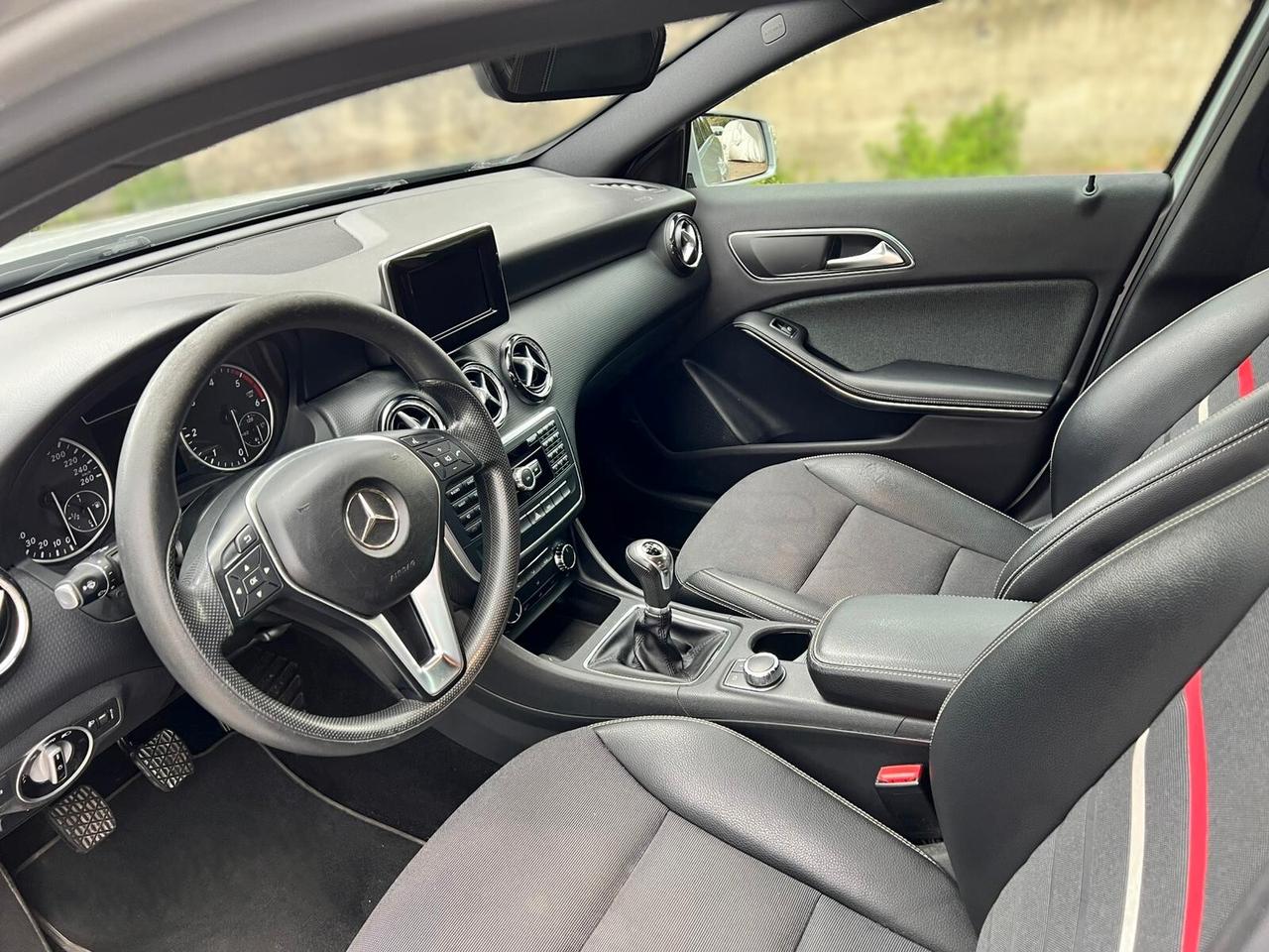 MERCEDES CLASSE A 180 1.5 CDI Premium-2013
