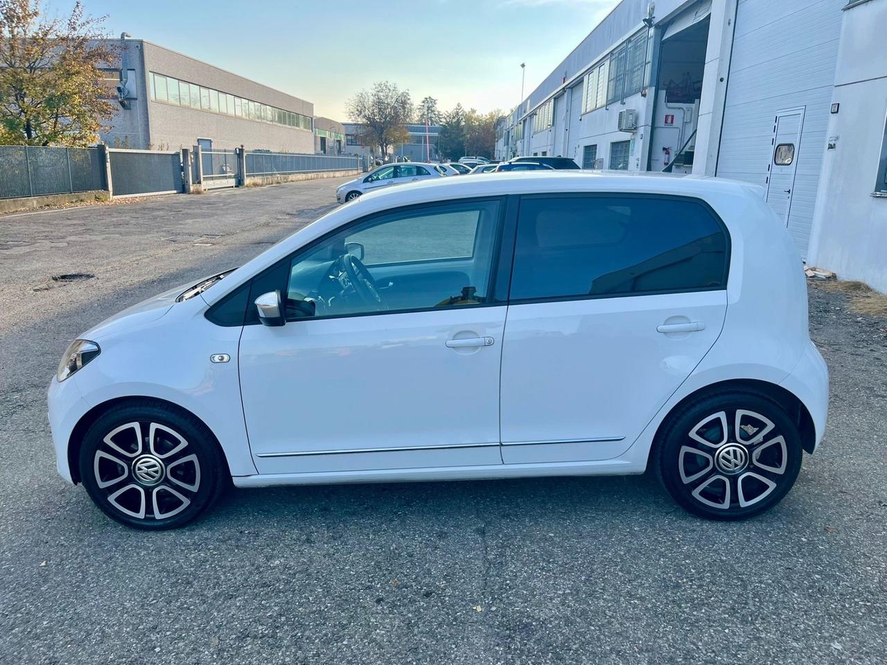 VW Up 1.0benz 2014 144.000km perfetta per neopatentati