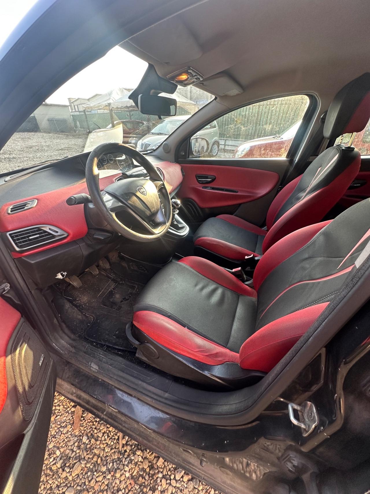 Lancia Ypsilon 1.2 69 CV 5 porte S&S Platinum
