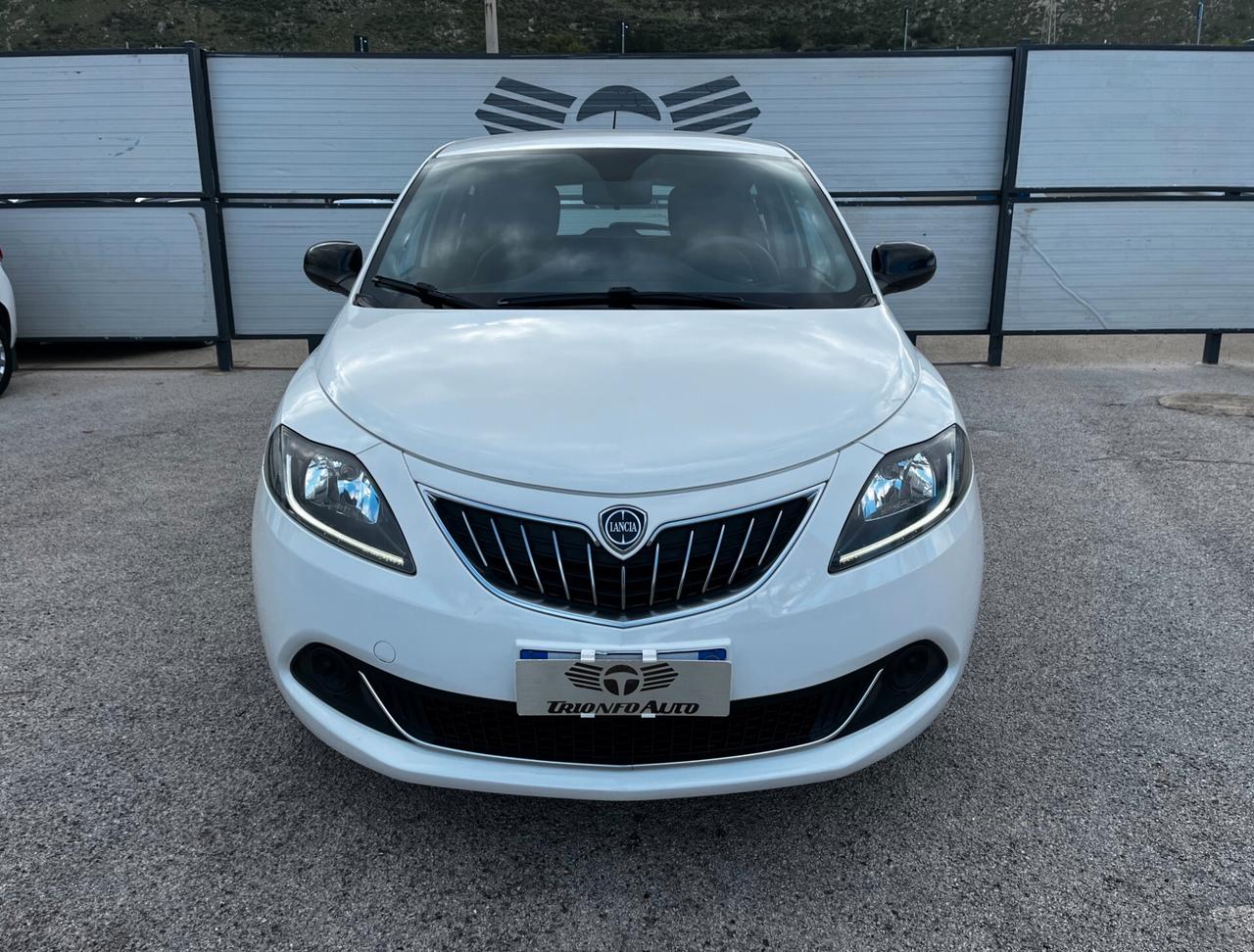 Lancia Ypsilon 1.0 FireFly 5 porte S&S Hybrid Ecochic Silver