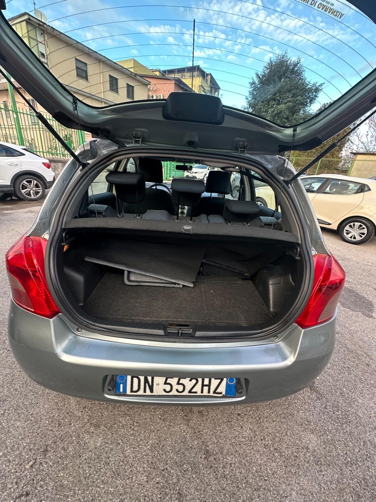 Toyota Yaris 1.0 5 porte