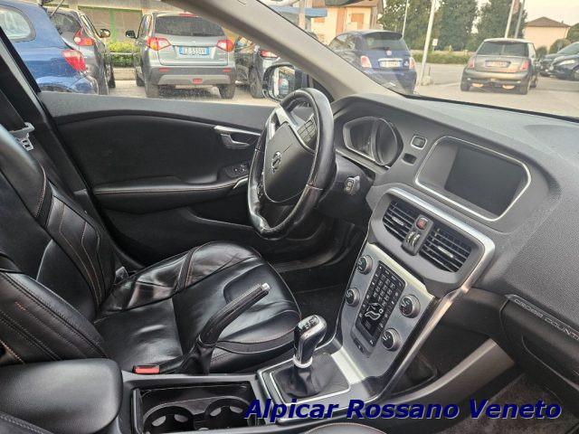 VOLVO V40 D2 R-design cross