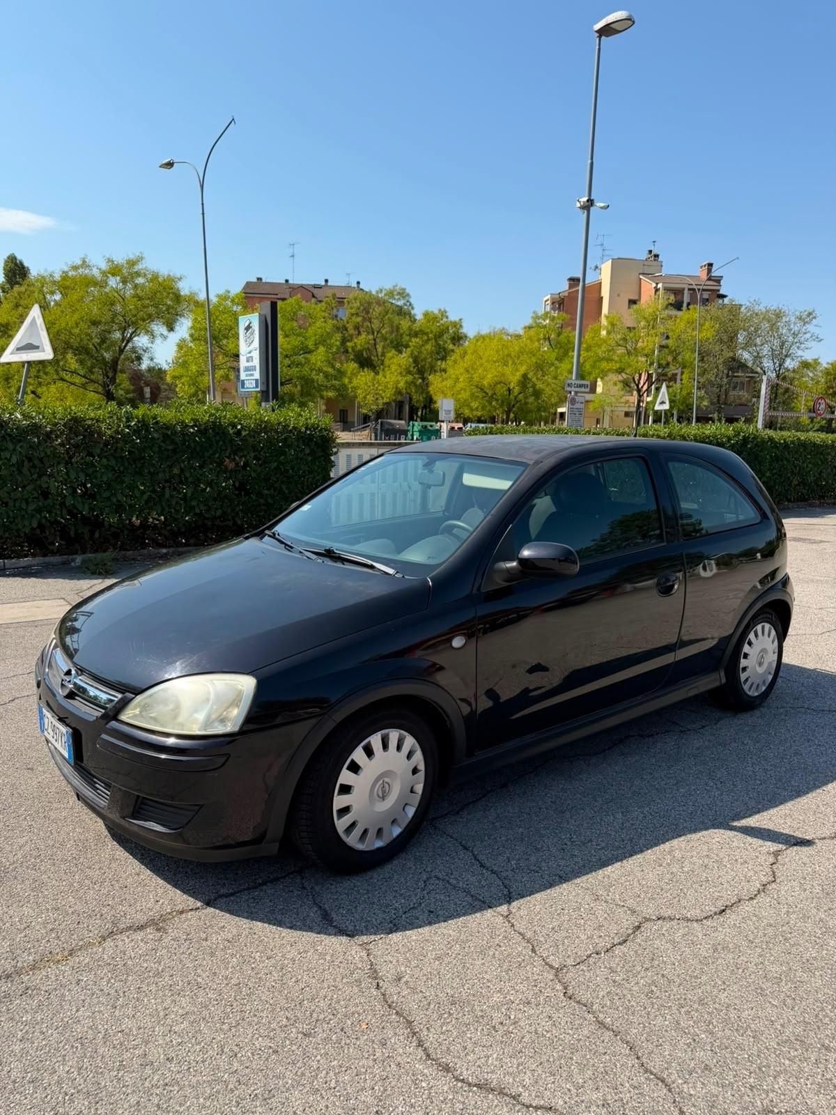 Opel Corsa 1.0 12V 3 porte // 25.000 km ///pari al nuovo