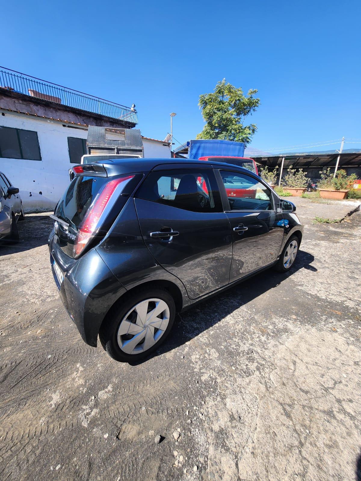 Toyota Aygo 1.0 VVT-i 69 CV 5 porte x-wave