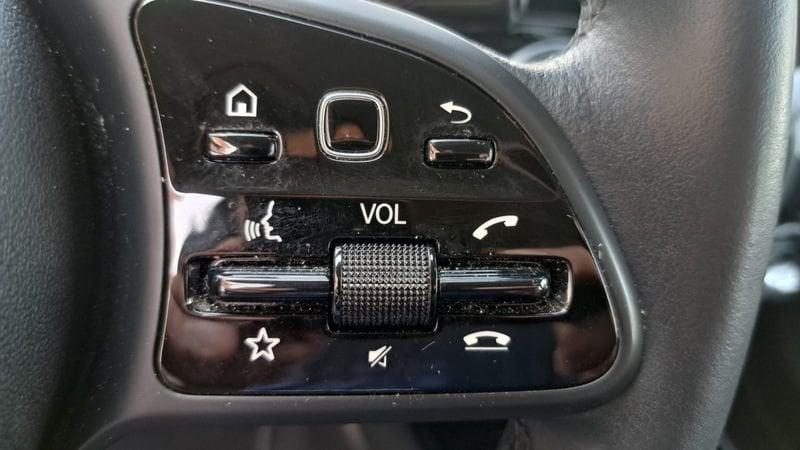Mercedes-Benz GLA 200d AUTO/RETROCAM.
