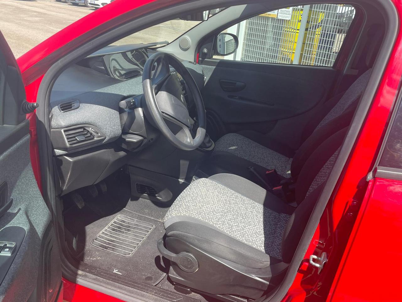 Lancia Ypsilon 1.0 FireFly 5 porte S&S Hybrid Silver