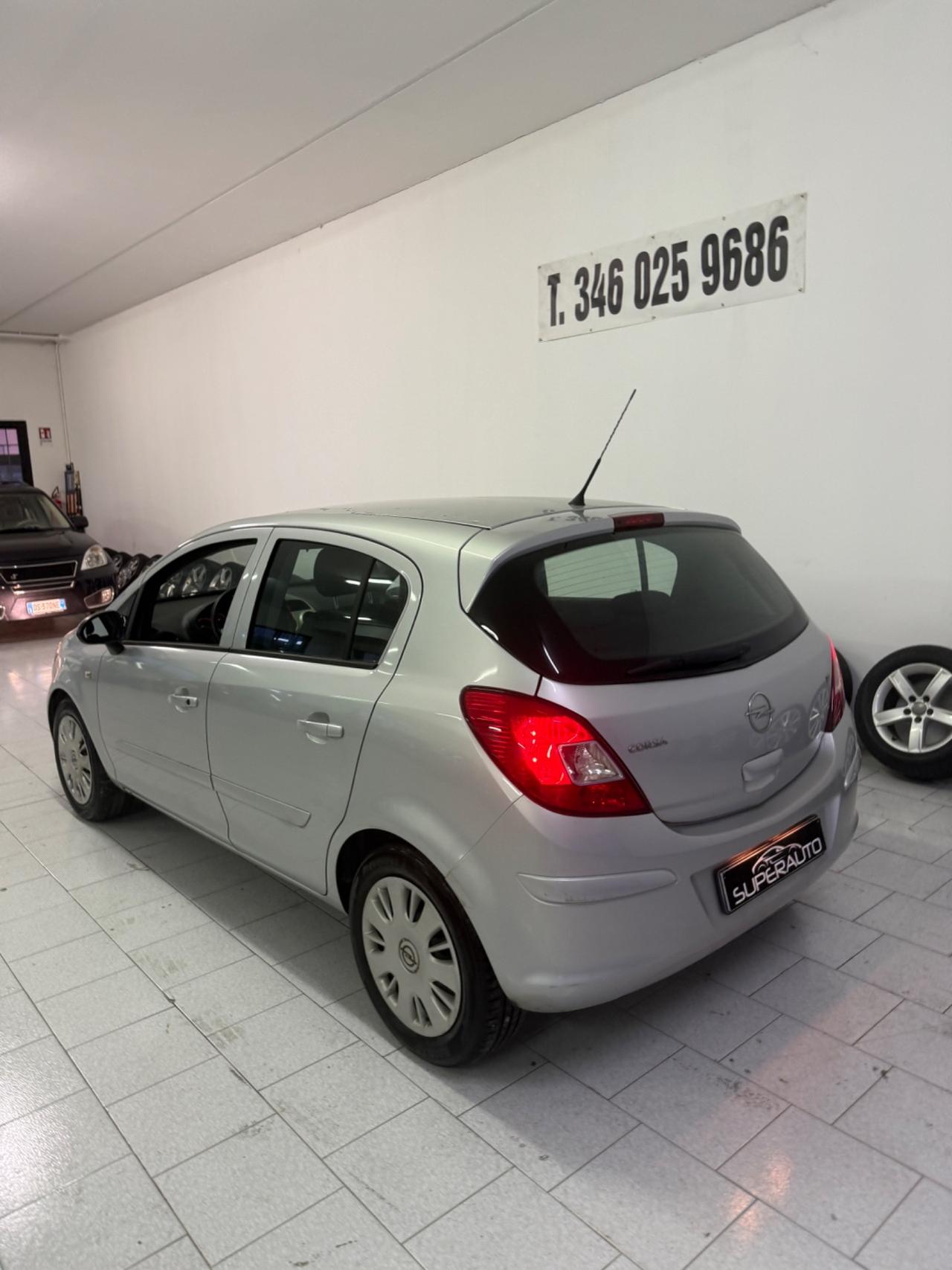Opel Corsa 1.2 5 porte Cosmo