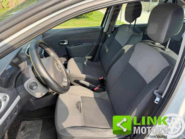 RENAULT Clio 1.2 16V SporTour