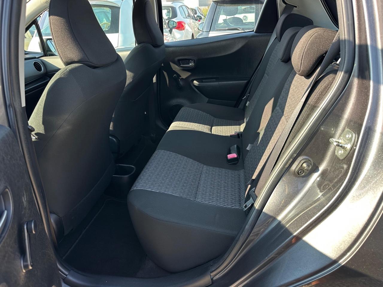 Toyota Yaris 1.0 5 porte Lounge neopatentati