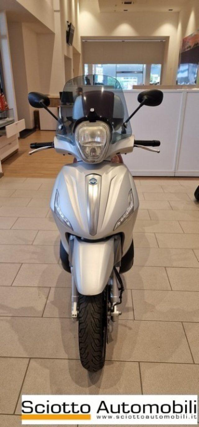 PIAGGIO Beverly 350 .