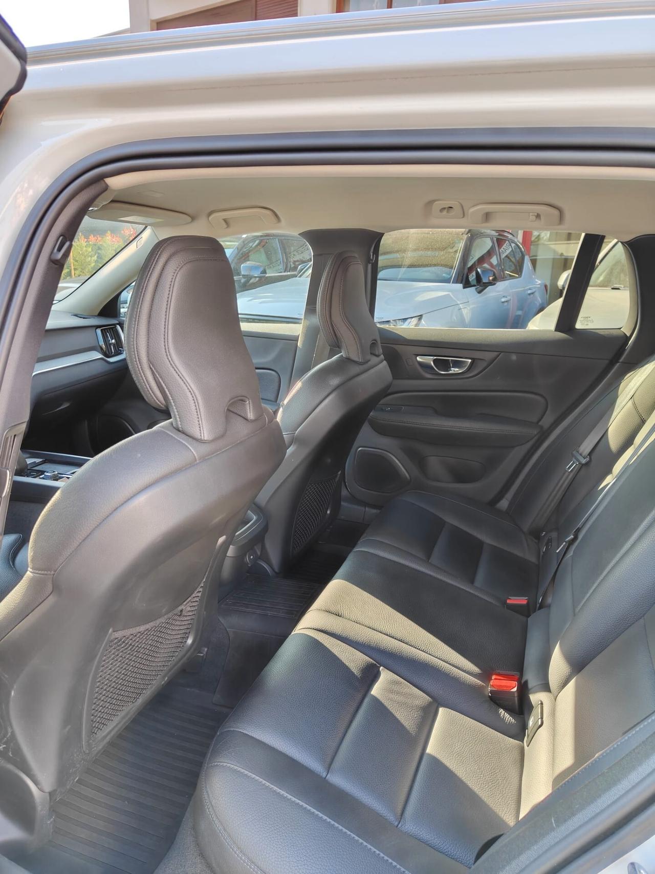 Volvo V60 Cross Country B4 (d) AWD automatico Plus