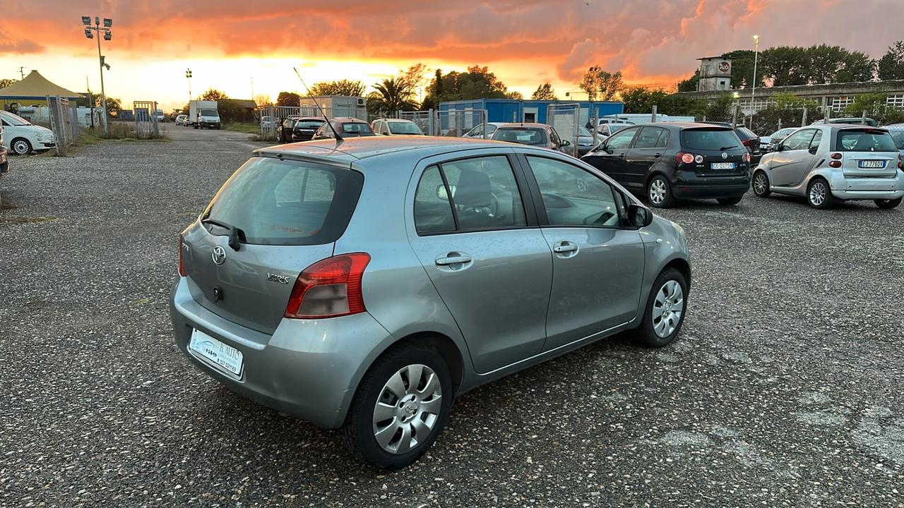 Toyota Yaris 1.0 benzina 5 porte