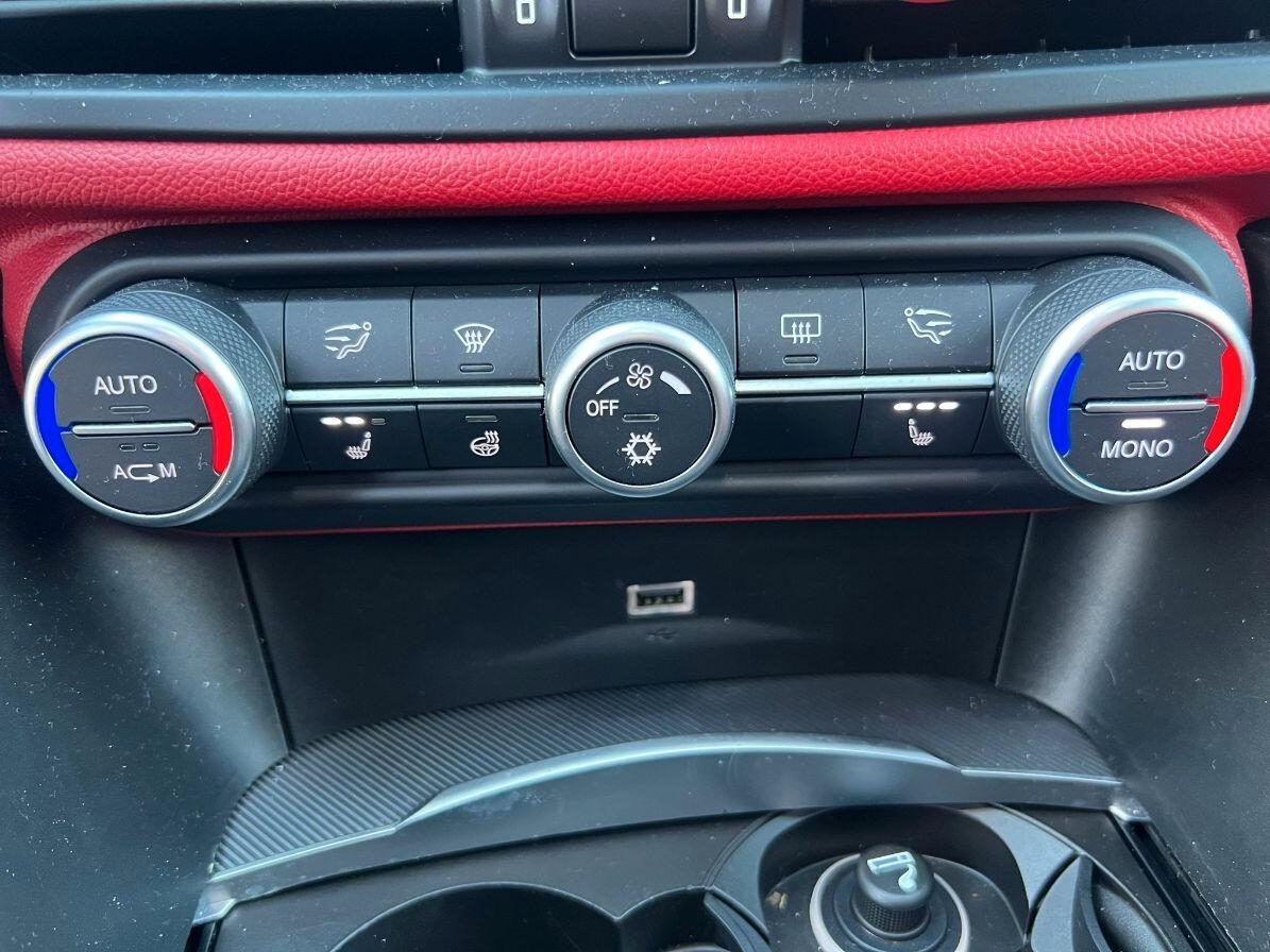 Alfa Romeo Giulia 2.2 Turbodiesel 180 CV AT8 Business Sport Launch Ed.