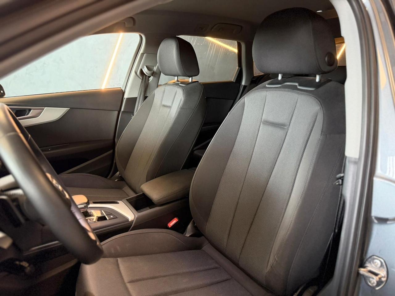 Audi A4 Avant 30 TDI S tronic Business