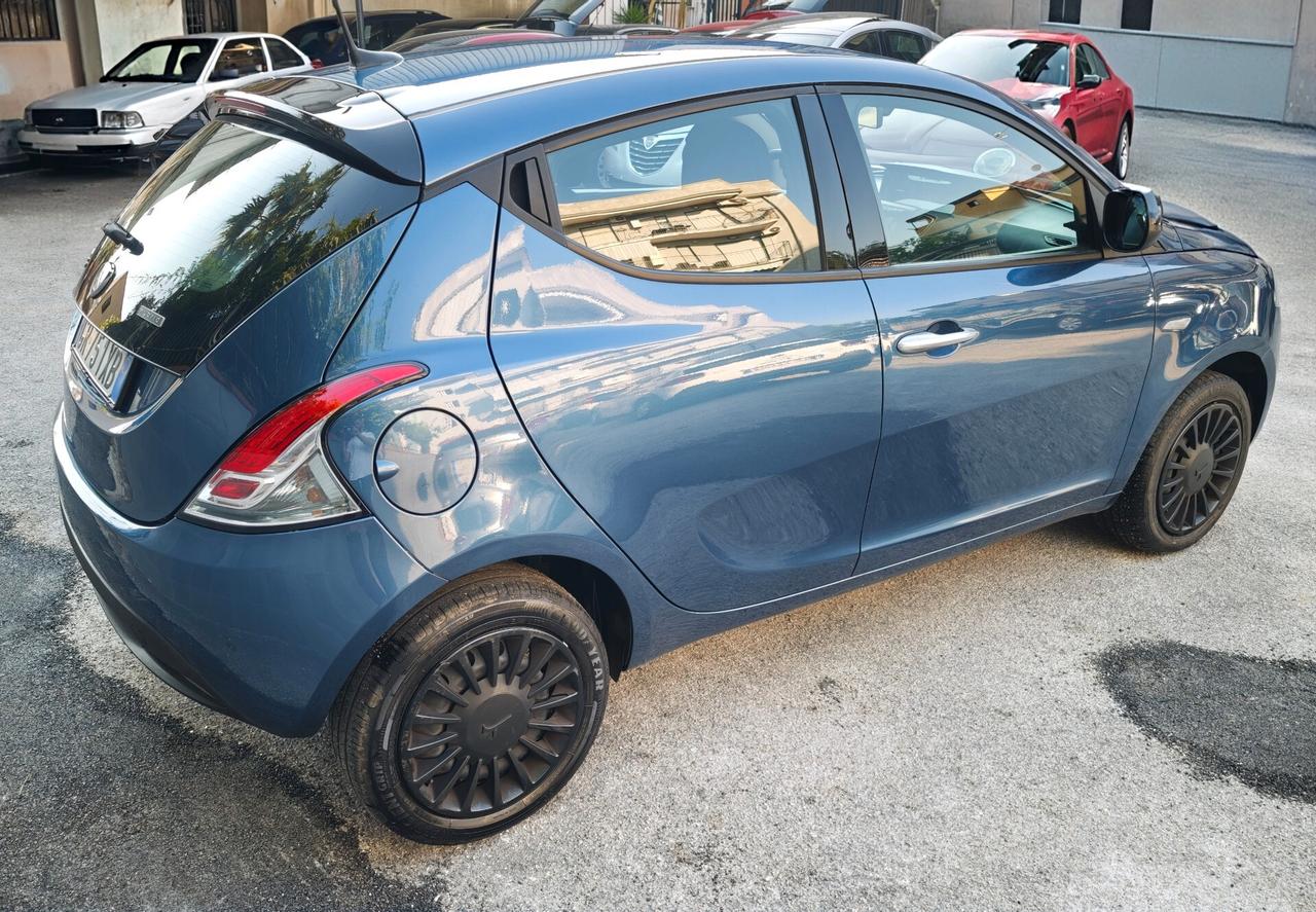 PARI A NUOVA YPSILON 1.0HYBRID 10/2023 KM 39.000