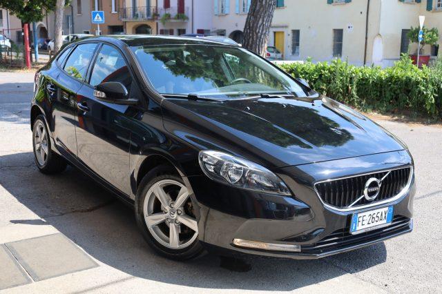 VOLVO V40 D2 2.0d UniPropietario Tagliandata per NEOPATENTAT