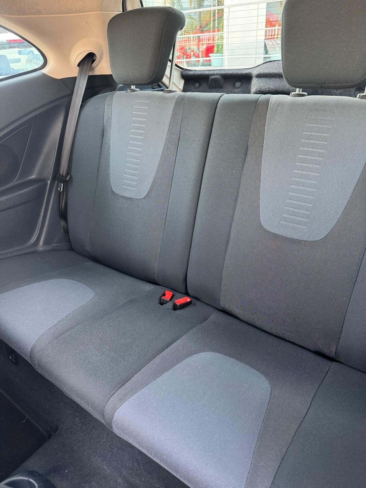 Ford Ka 1.2 8V 69CV Titanium operatori di settore