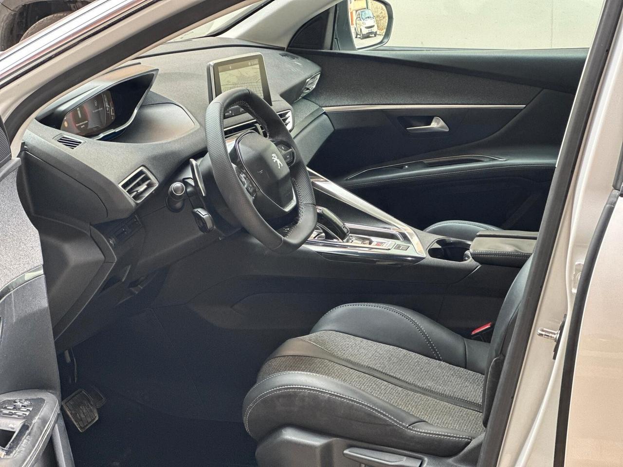 Peugeot 3008 1.6 120CV EAT6 Allure