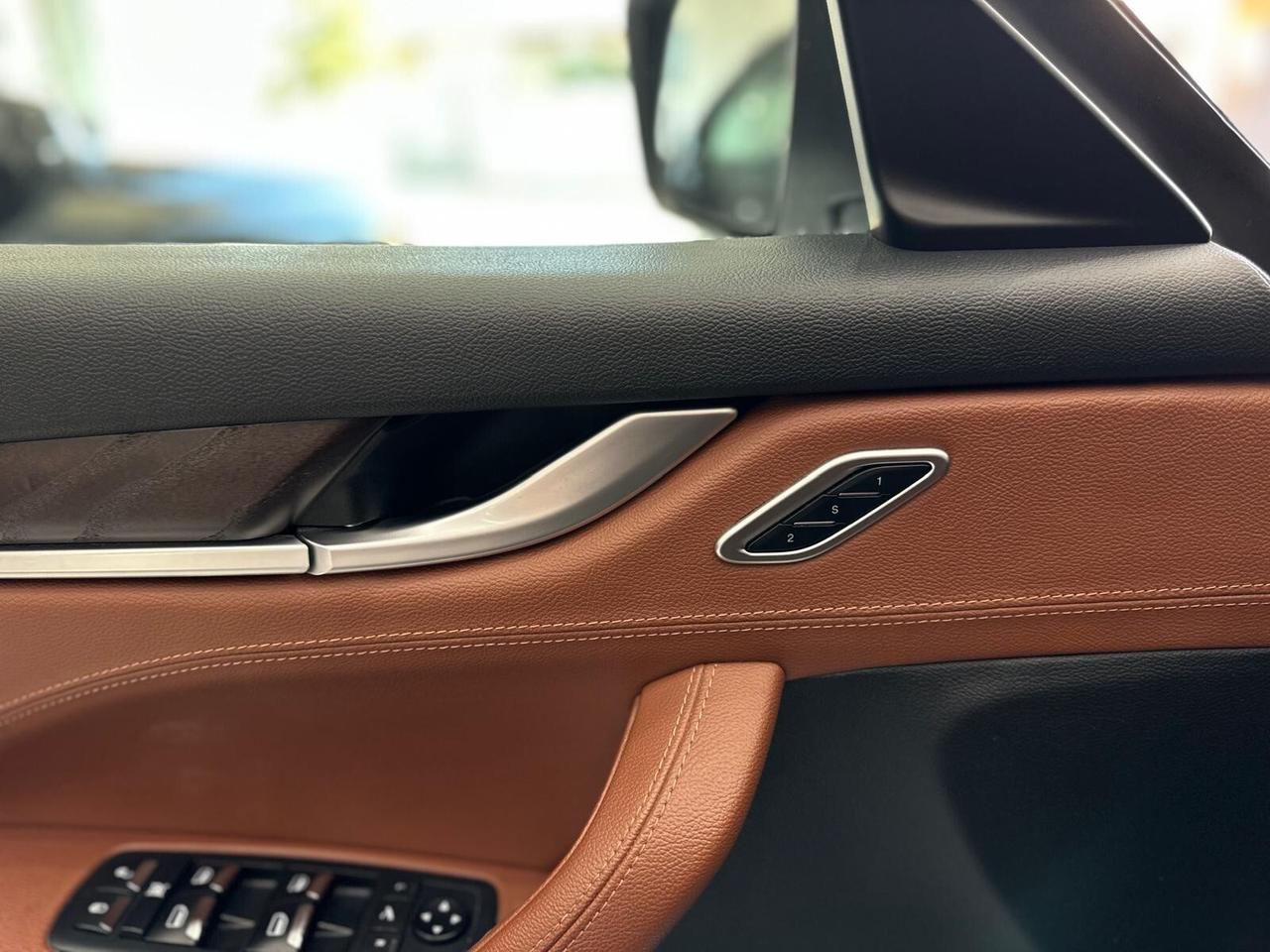 Maserati Levante 3.0 V6 Granlusso 250cv Q4 *tetto*
