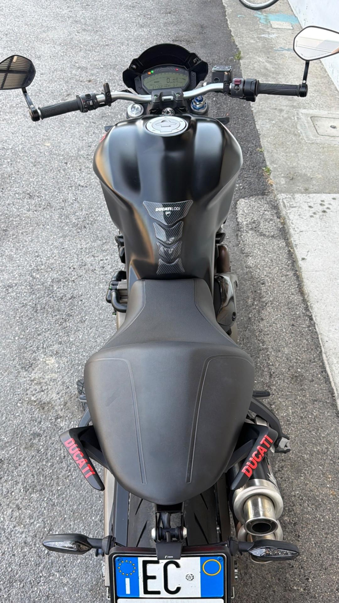 Ducati Monster 821 Dark Edition