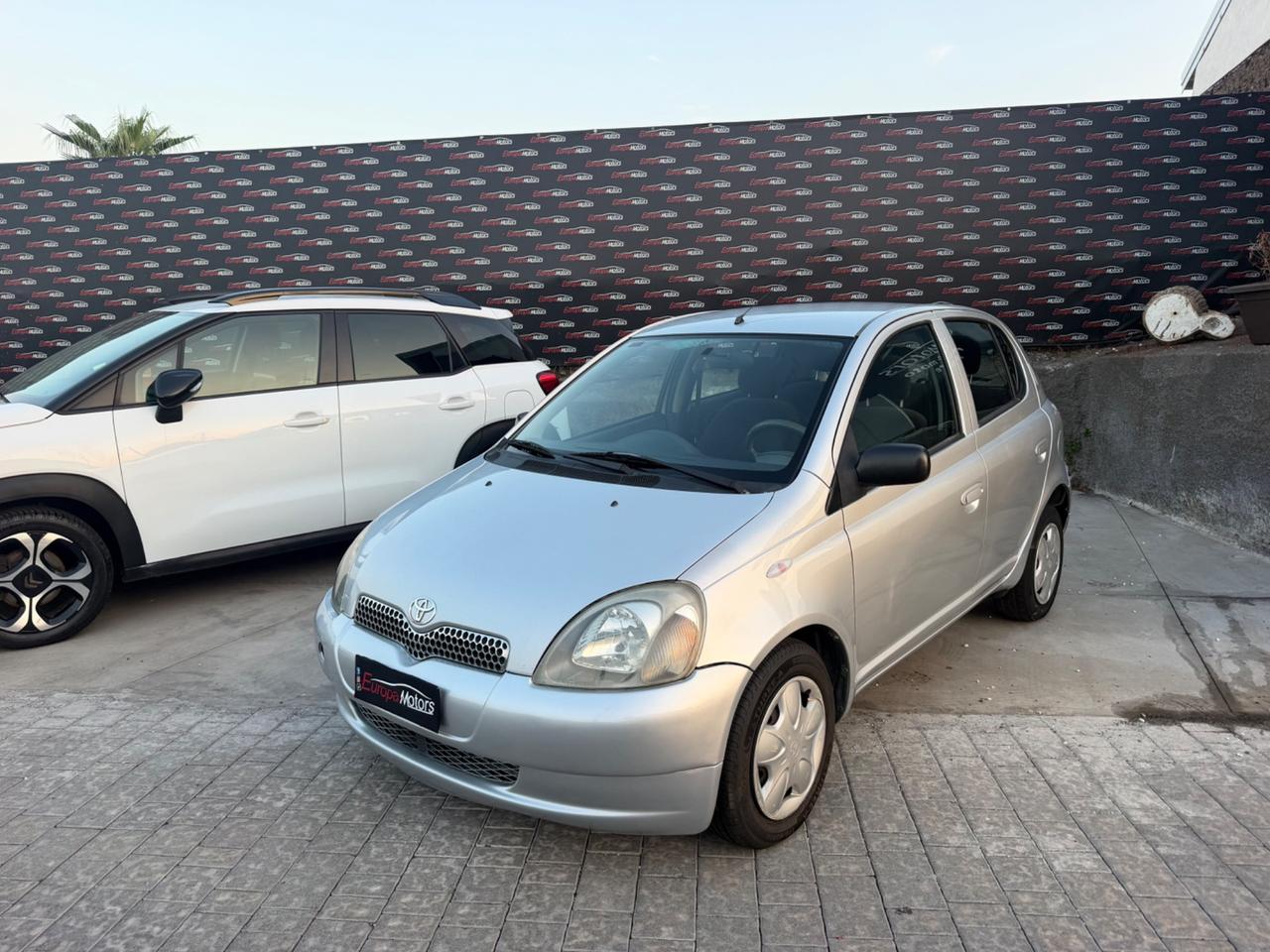 Toyota Yaris 1.0i 16V cat 5 porte Sol