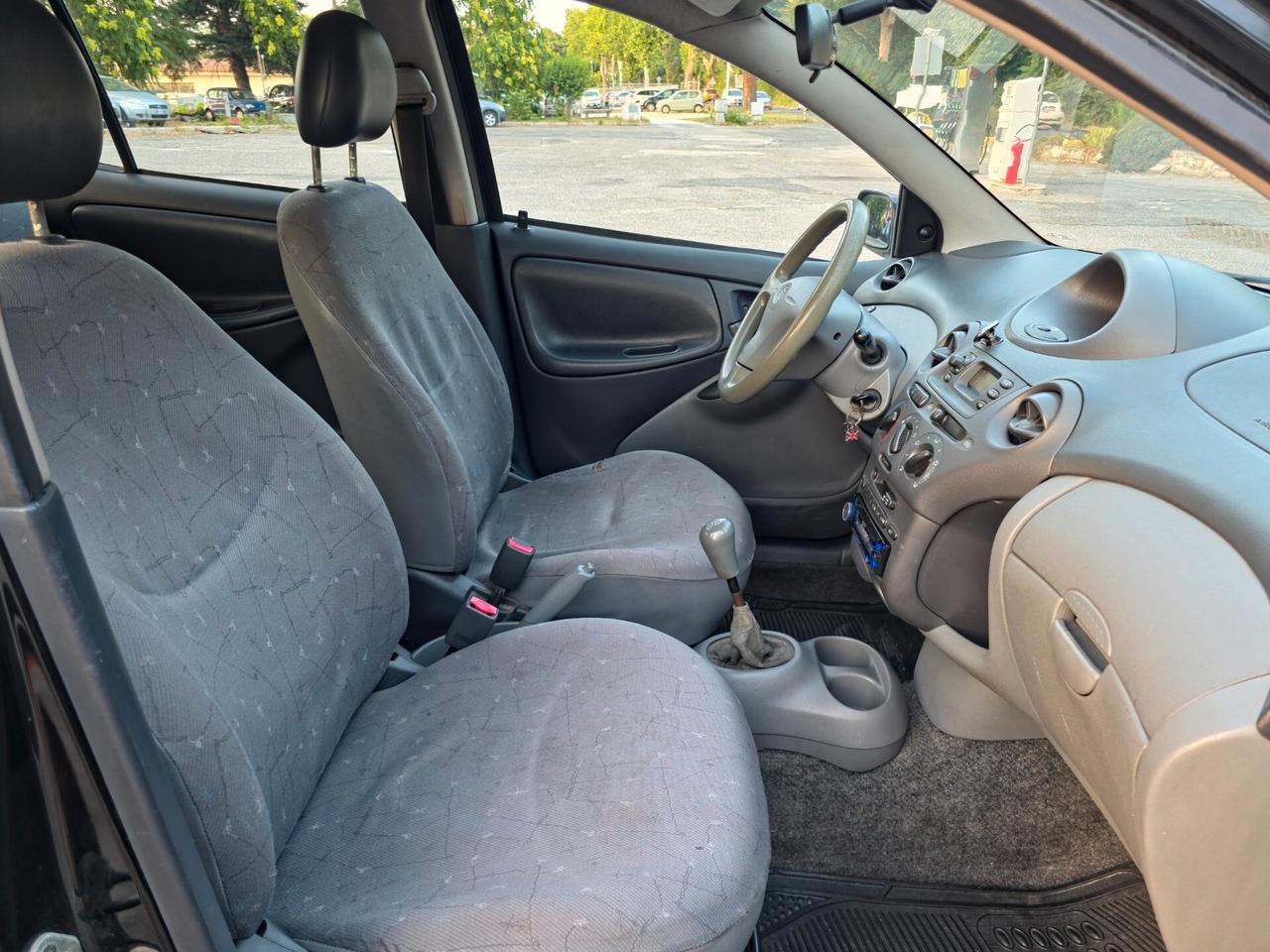 Toyota Yaris 1.0i 16V cat 5 porte Sol CV-65 GPL E3 Manuale NEO 2004