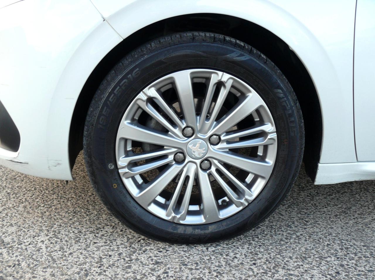 Peugeot 208 Allure (M1220)