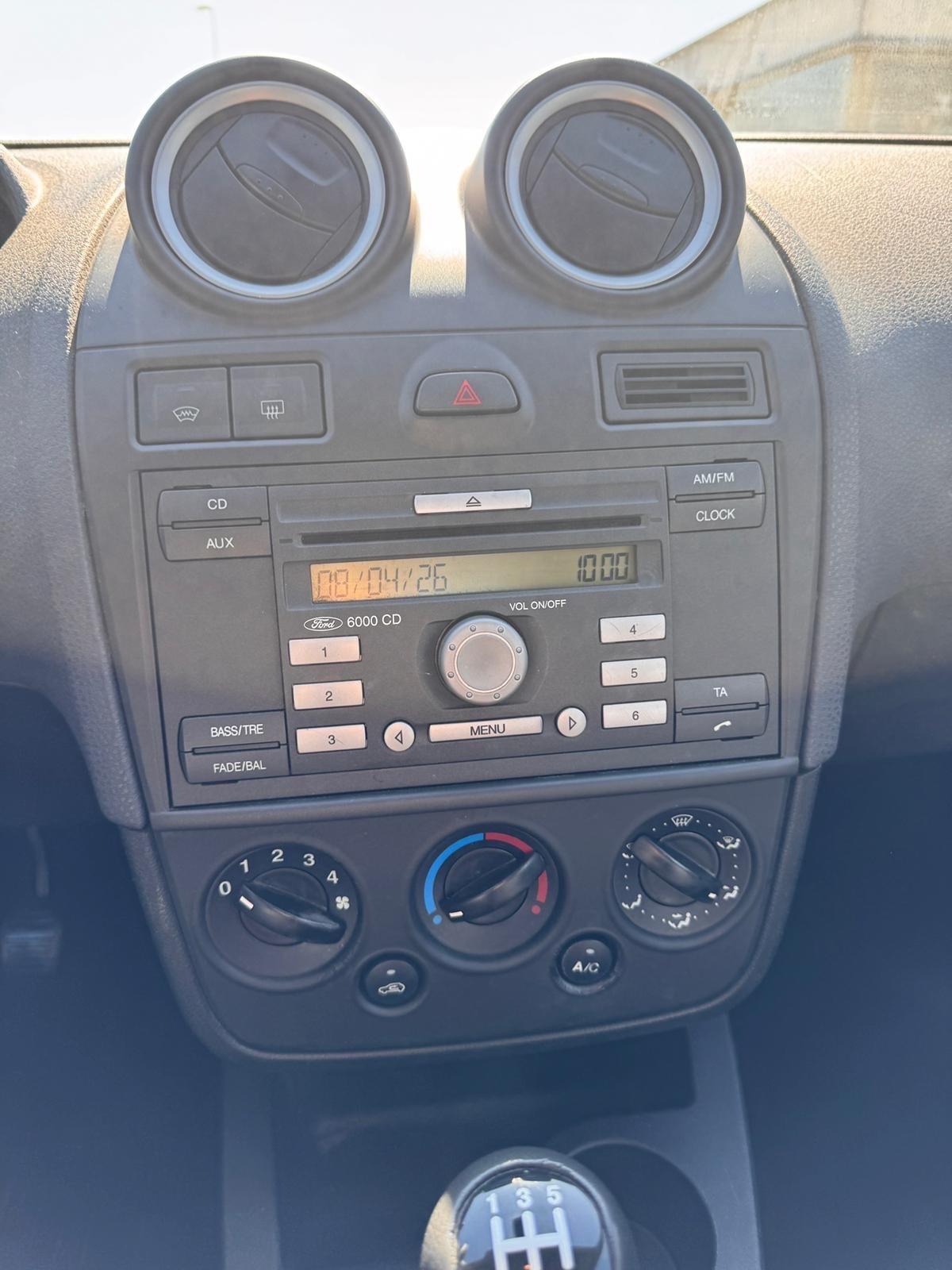 Ford Fiesta 1.2 16V 5p. Ghia km 144000