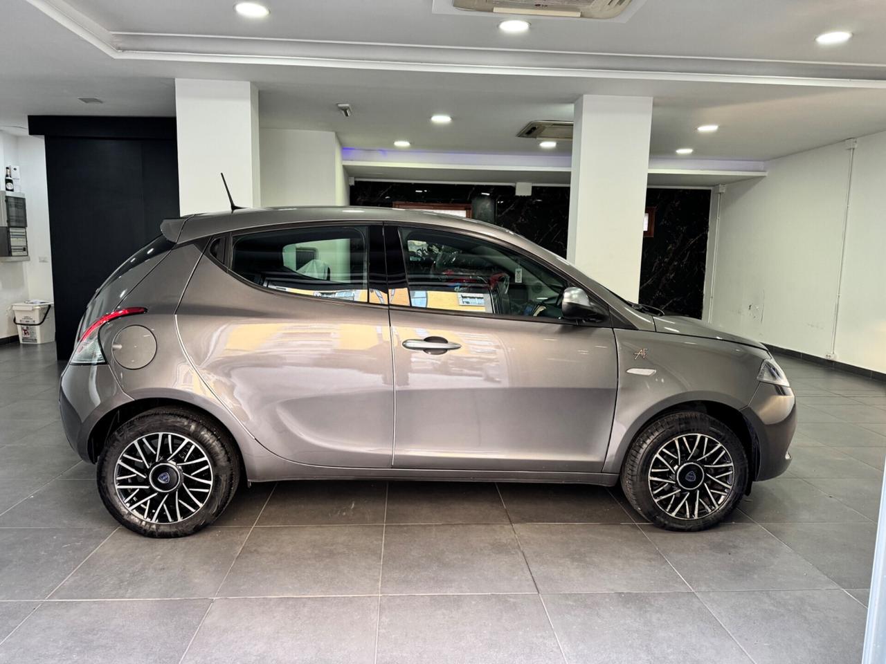 Lancia Ypsilon 1.0 FireFly 5 porte S&S Hybrid Alberta Ferretti