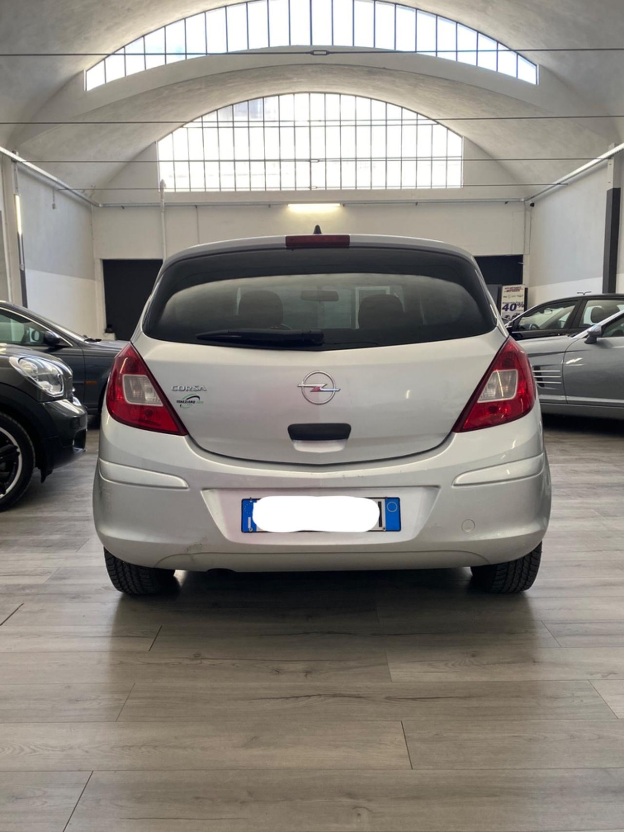 Opel Corsa 1.2 5 porte Club