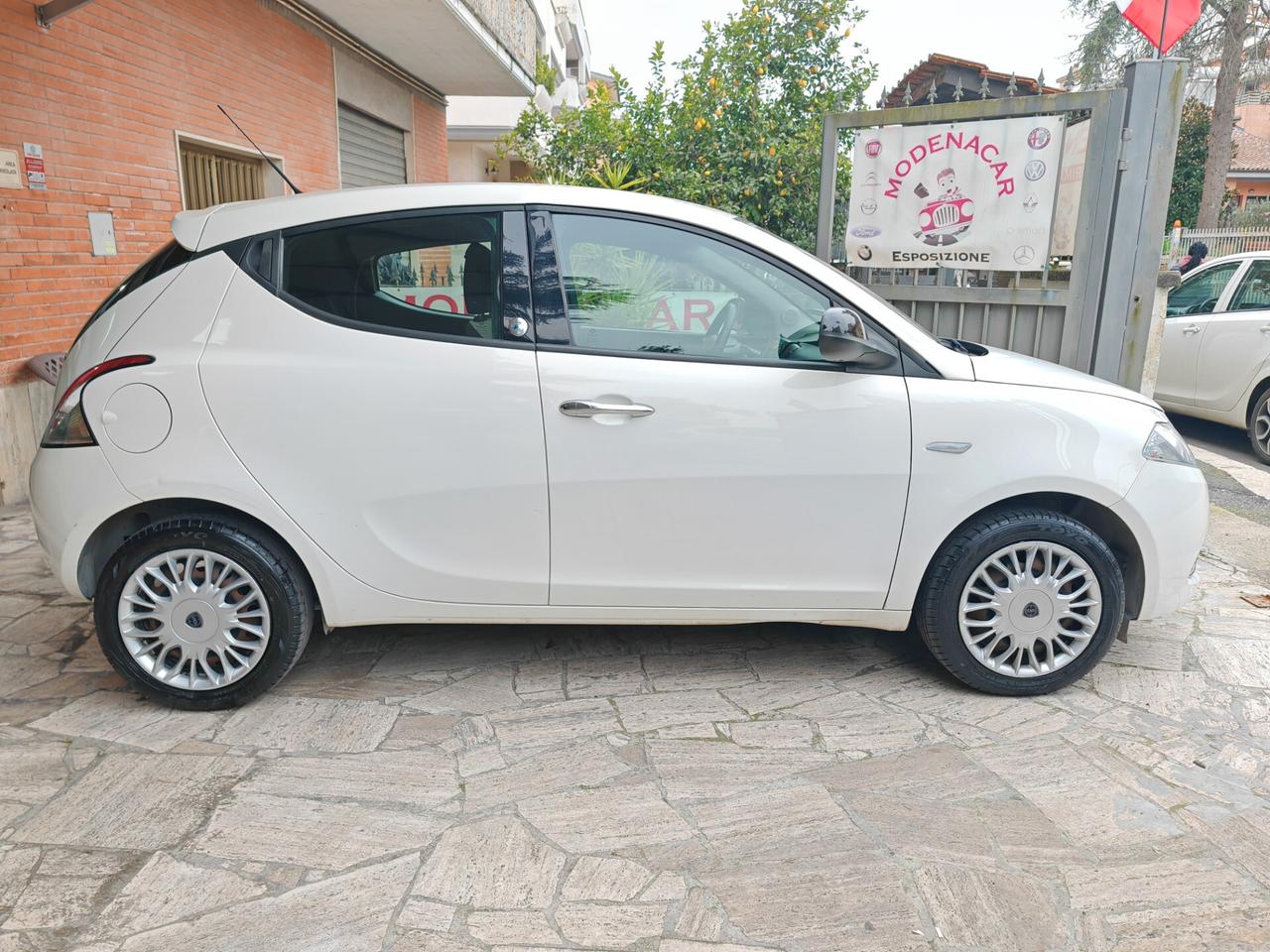 Lancia Ypsilon 1.2 69 CV 5 porte GPL Ecochic Silver OK NEOPATENTATI