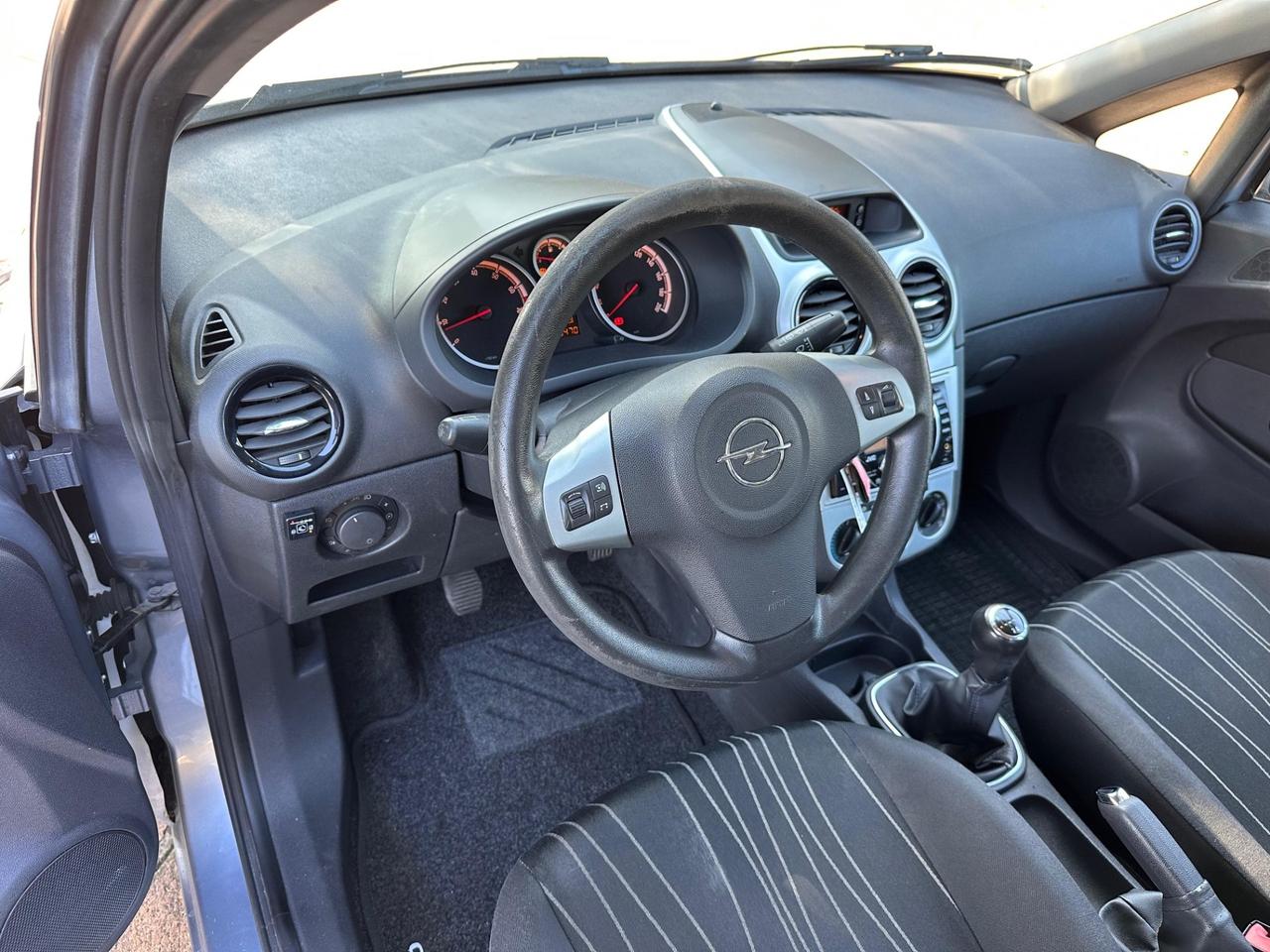 Opel Corsa 1.2 5 porte Easytronic Enjoy NEOPATENTATI