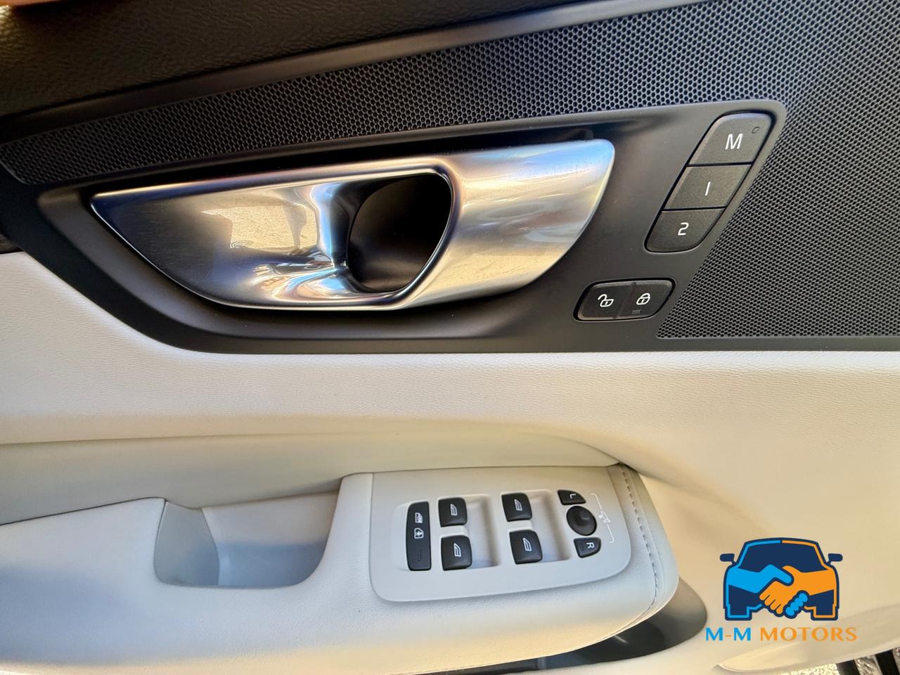 VOLVO XC60 N1 2.0 B4 d Ultimate Dark awd auto