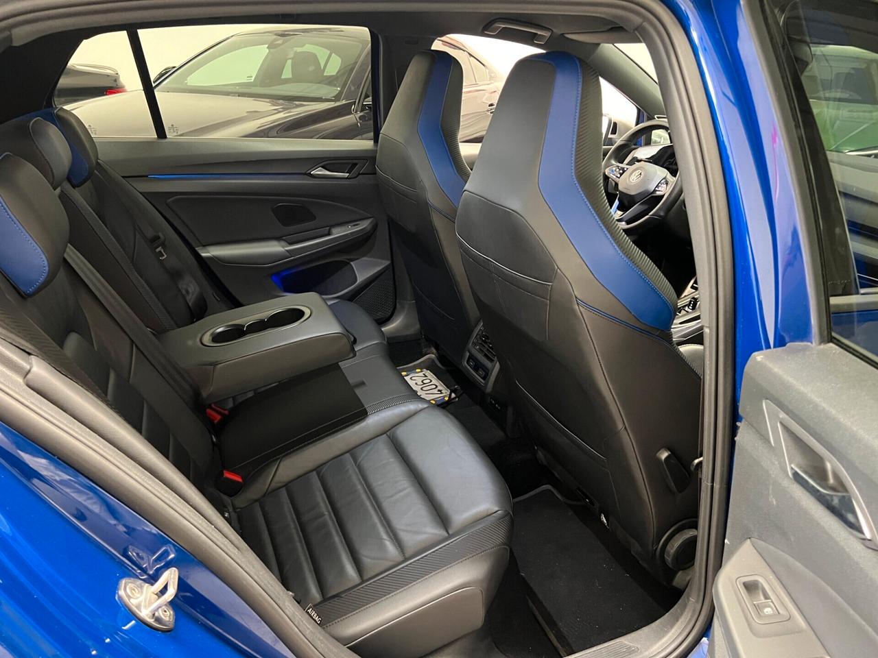 Volkswagen Golf 8 R 2.0 TSI DSG 4Motion AKRAPOVICH