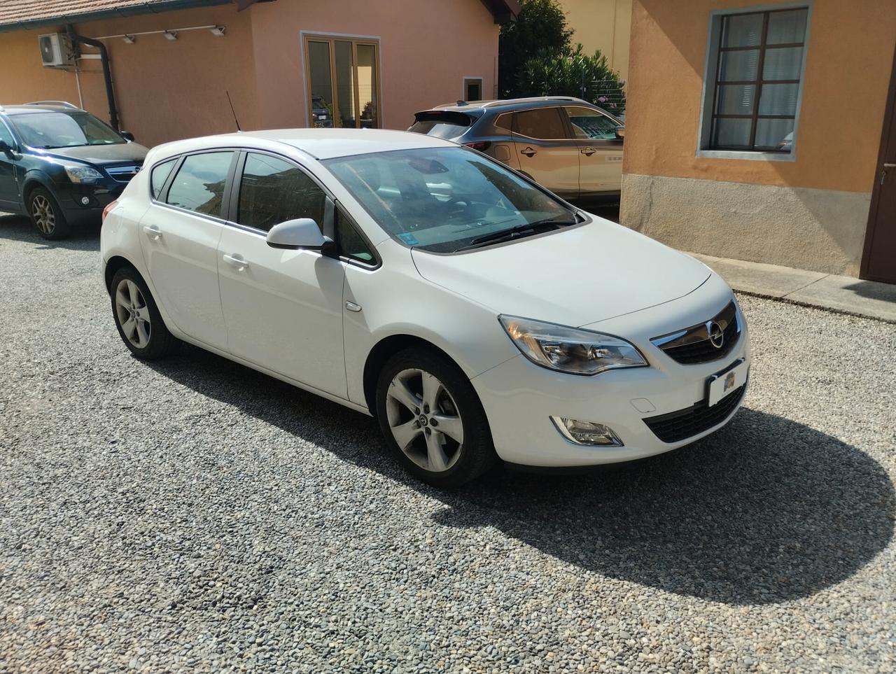 Opel Astra 1.4 100CV 5 porte Cosmo