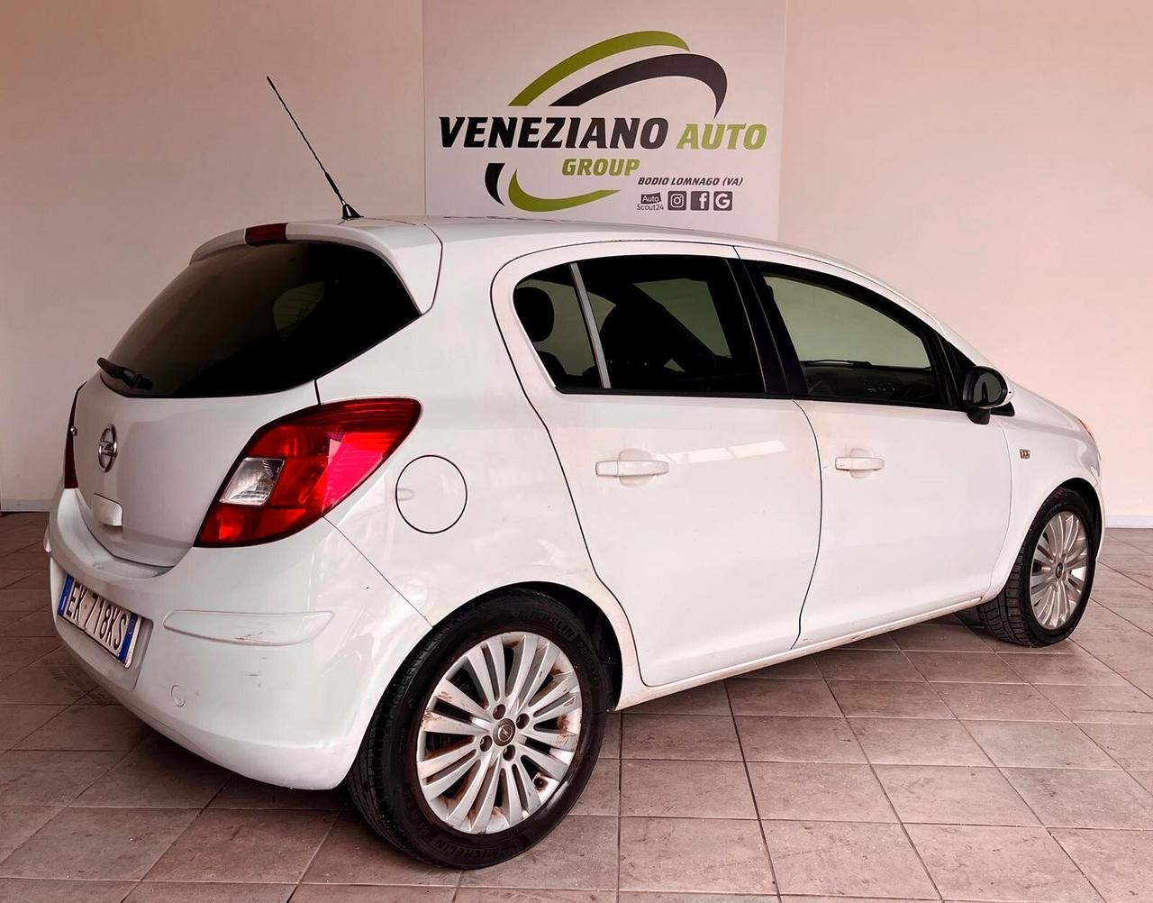 Opel Corsa 1.2 5 porte Club