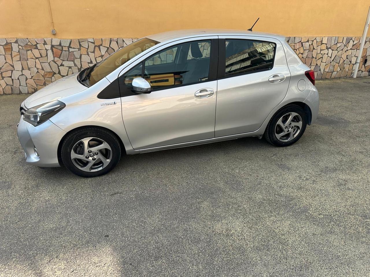 Toyota Yaris 1.5 Hybrid 5 porte Active