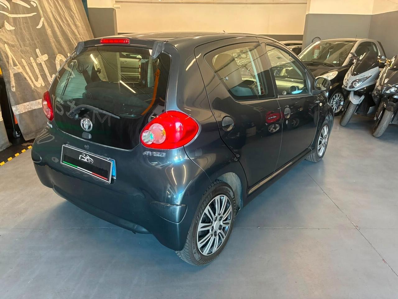 Toyota Aygo 1.0 12V VVT-i 5 porte Sol