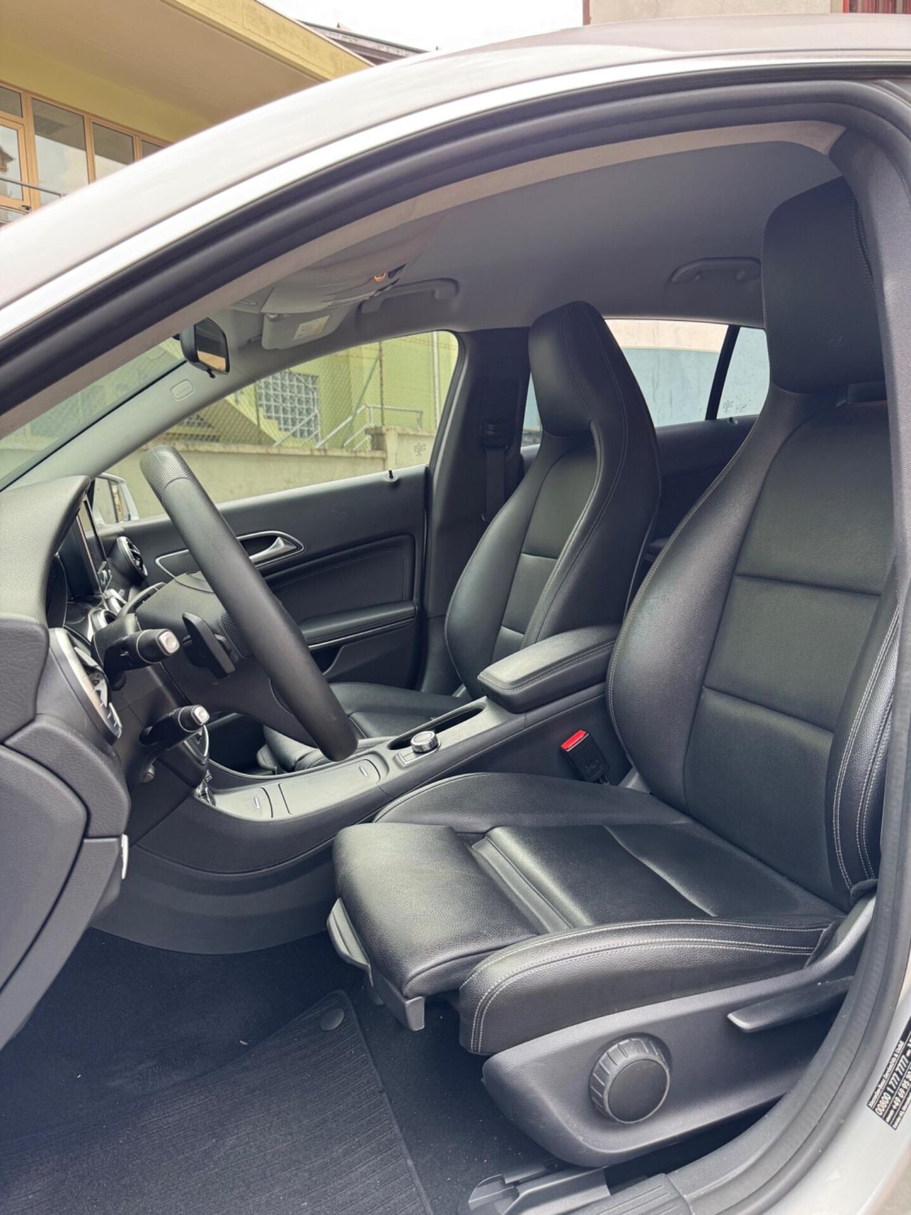 Mercedes-benz CLA 200 d Premium