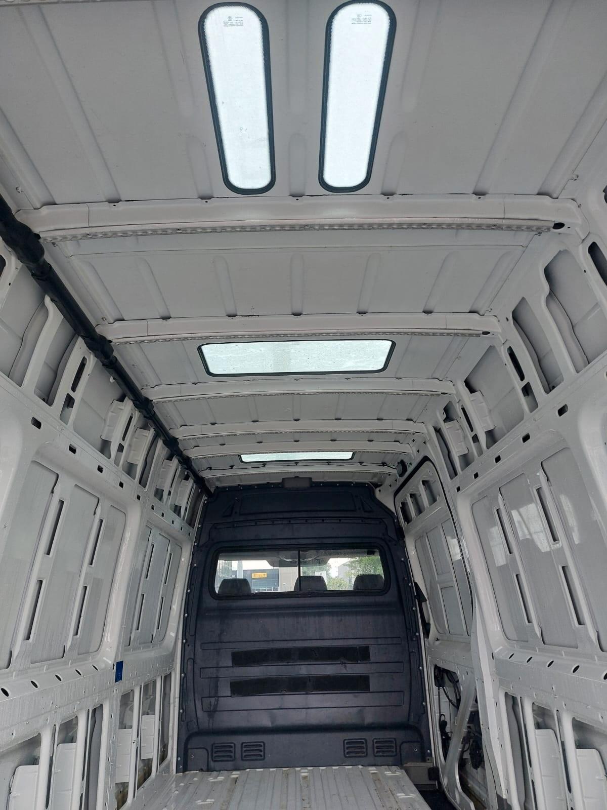Volkswagen Crafter 35 L2H3 163cavali 42700 chilometri!!!