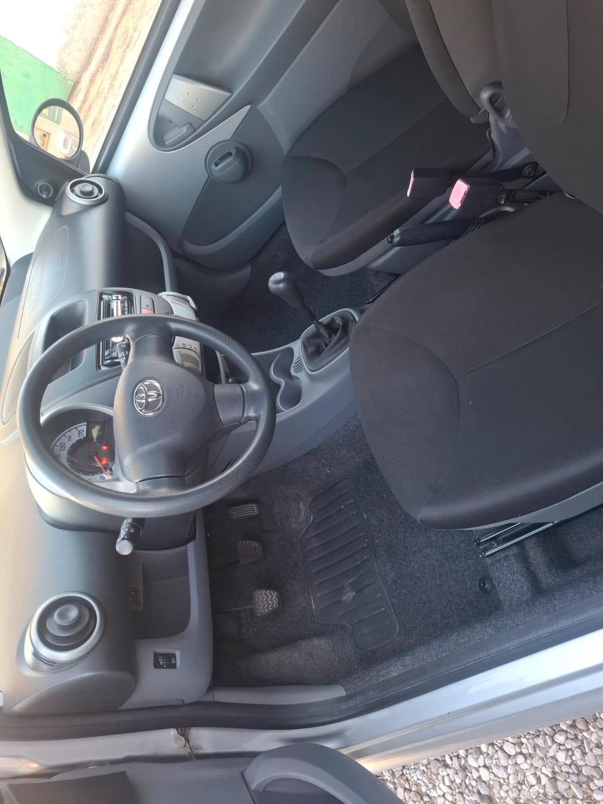 Toyota Aygo 1.0 12V VVT-i 3 porte Sol 68Cv (50Kw)