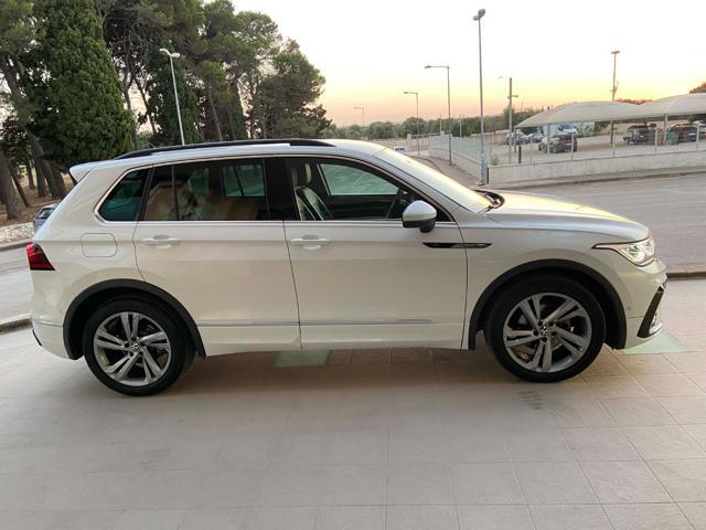 VOLKSWAGEN Tiguan 2.0 TDI 150 CV SCR DSG R-Line LUCI AMBIENTE