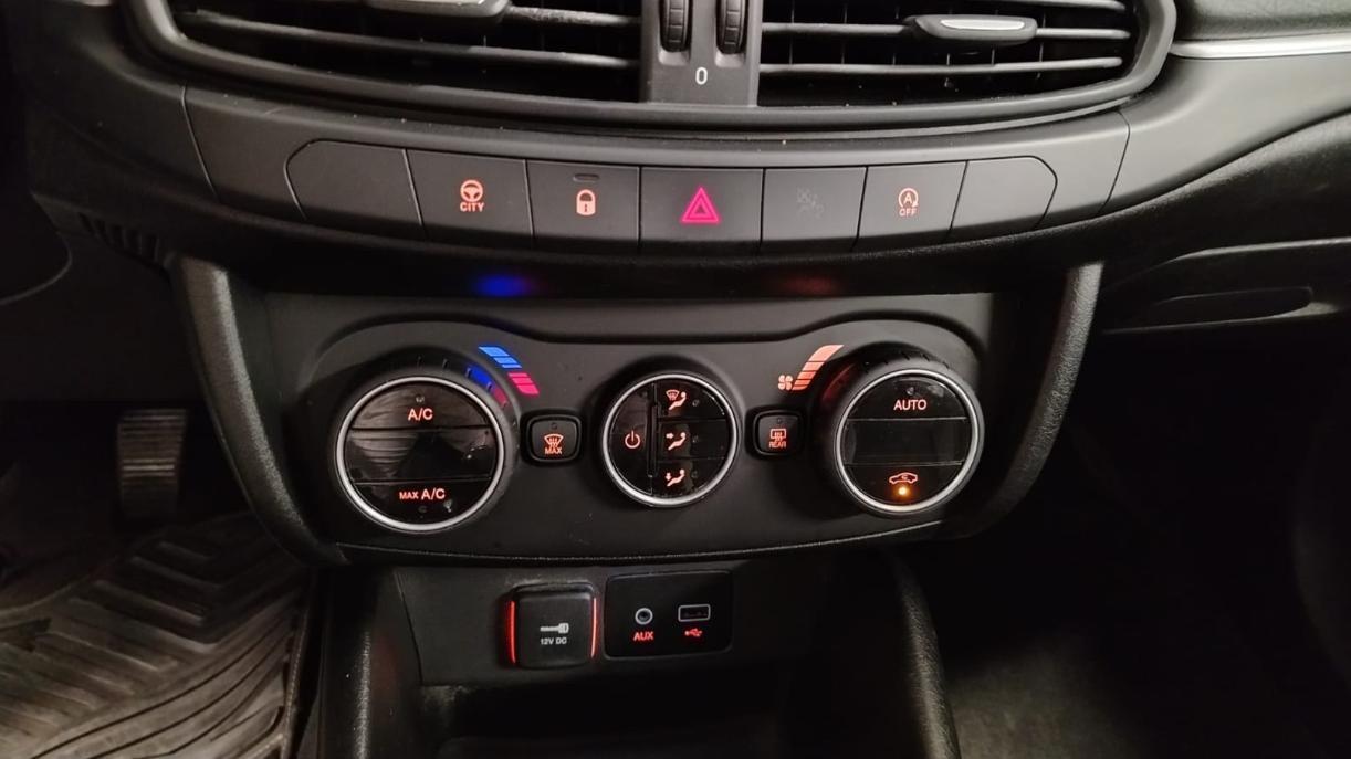 FIAT Tipo (2015-->) - Tipo 1.6 Mjt S&S SW Lounge