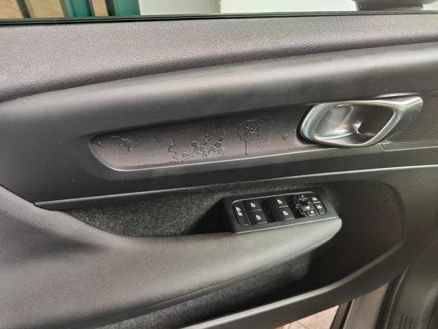 VOLVO XC40 T2 Essential
