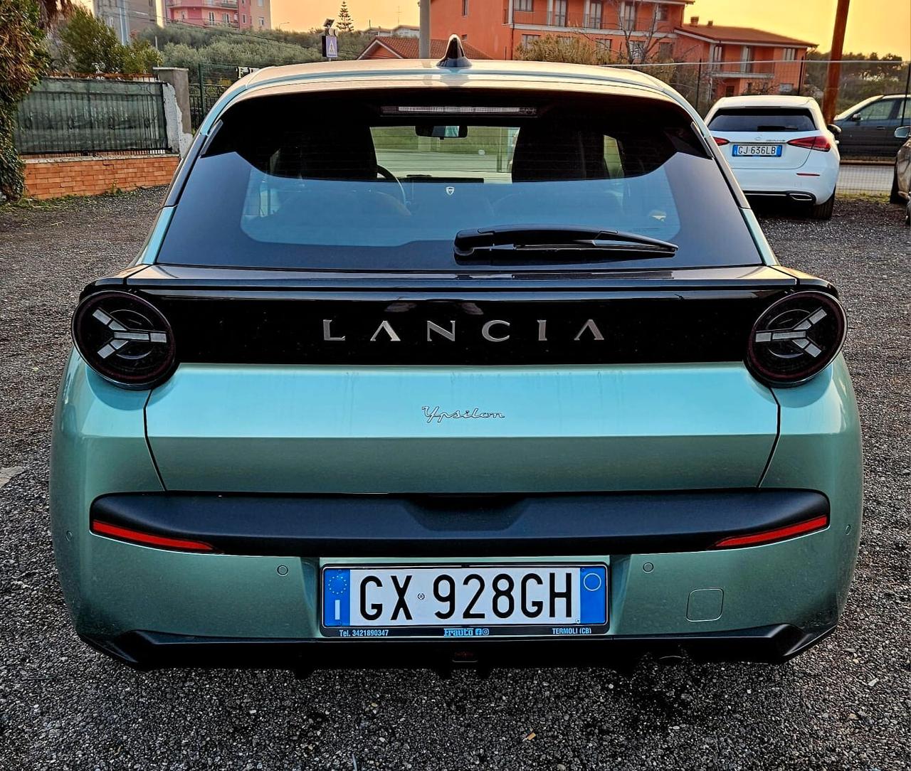 Lancia Ypsilon Hybrid e-DCT