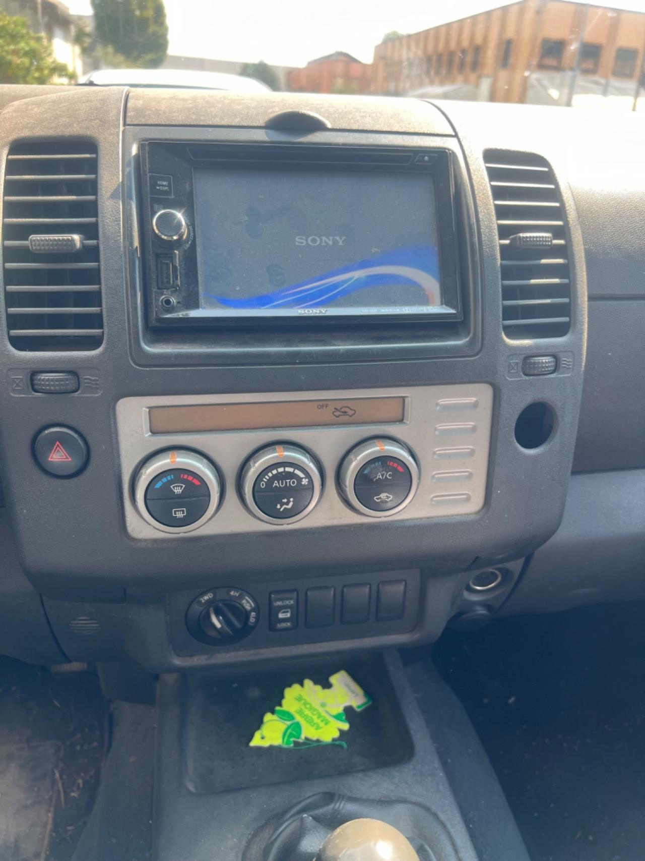 Nissan Navara 2.5 dCi 4 porte Double Cab LE