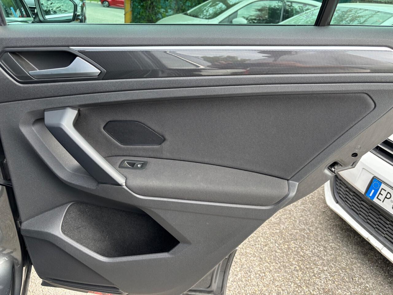 Volkswagen Tiguan 1.6 TDI R-Line sport