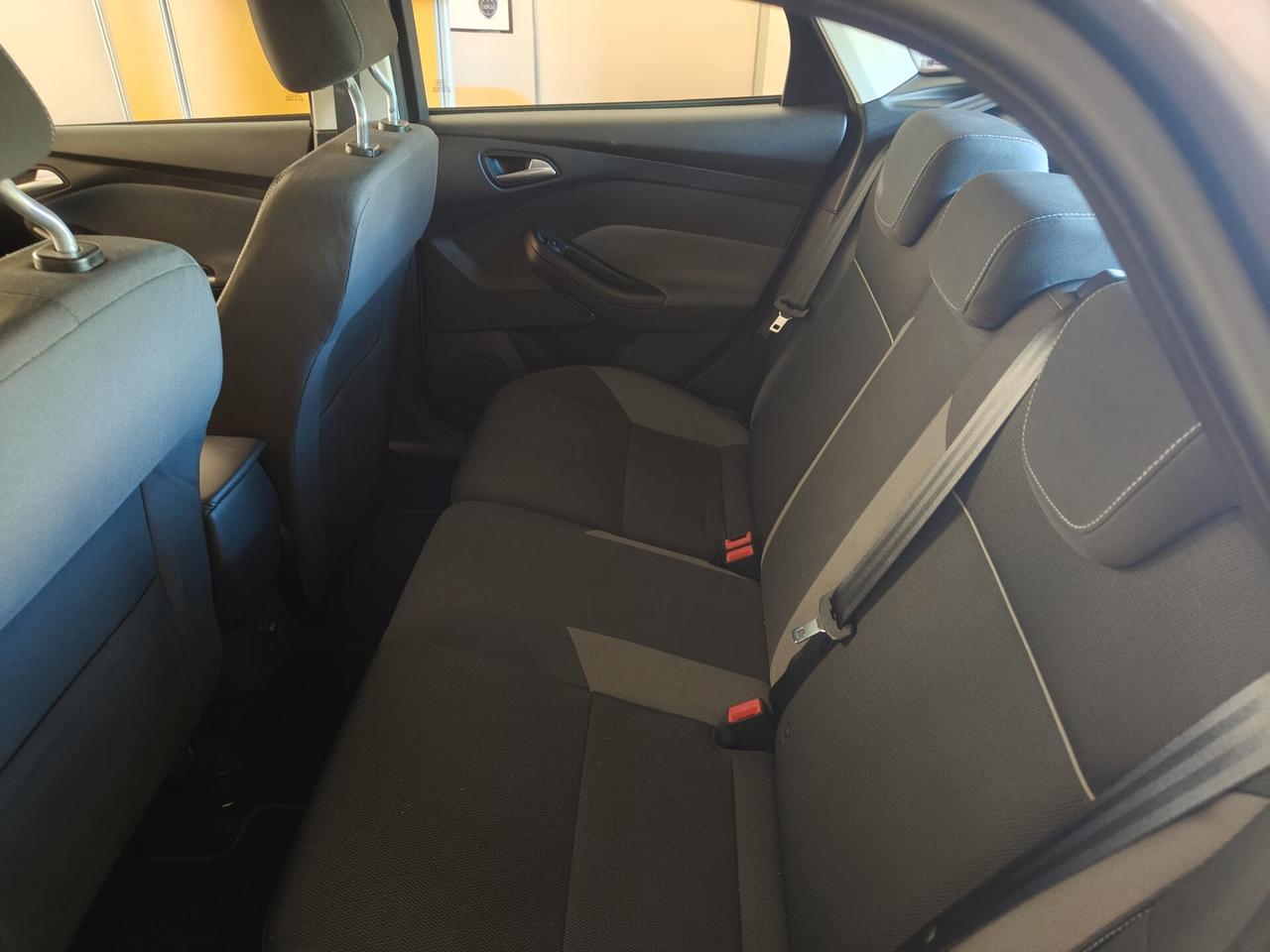 Ford Focus 1.6 105 CV