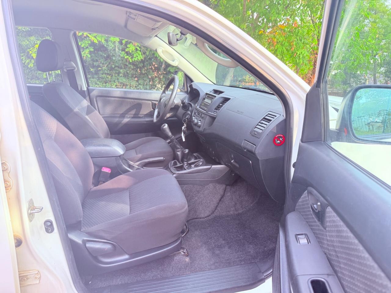 Toyota Hilux 2.5 D-4D 4WD - 2015 UNICO PROPRIETARIO